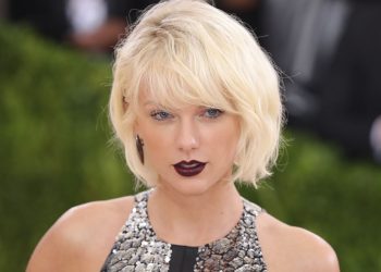 Taylor Swift Revives Her 2016 Met Gala Bangs at the 2026 iHeartRadio Music Awards