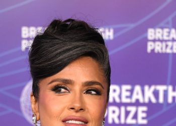 French Blending Is the Low-Maintenance Answer to Embracing Your Gray Hair