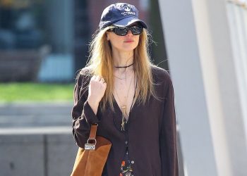 7 Flip-Flop Outfits That Don’t Sacrifice Style for Comfort