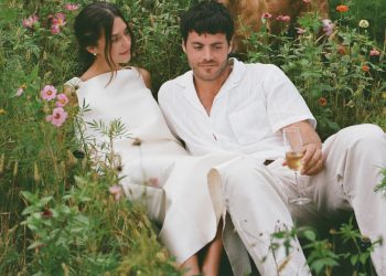 8 Engagement Photo Outfit Ideas for Every Type of Bride