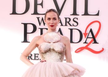 Emily Blunt Dons Couture—and Over 300 Pearls!—to the “Devil Wears Prada 2” Premiere