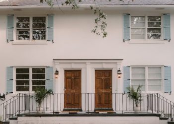 7 Airbnbs in Charleston That Are Perfect for Group Trips