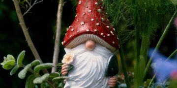 Gnome More Rules: A Day at Chelsea Flower Show With the Unbanned Garden Gnomes
