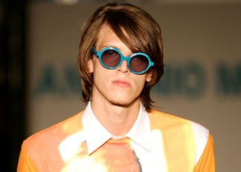 How the Art and Style of David Hockney Made a Splash on the Runway