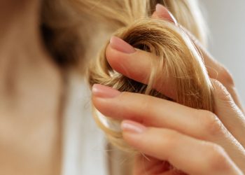 5 Foods That Reduce Seasonal Hair Loss, According to Experts