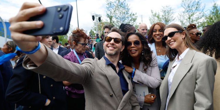 Christina Aguilera! Marc Anthony! Tom Hanks! Oprah! The Biggest Stars at the Opening of the Obama Presidential Center