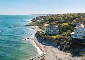9 Airbnbs in Martha’s Vineyard You Can Still Rent for Summer