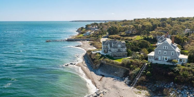 9 Airbnbs in Martha’s Vineyard You Can Still Rent for Summer