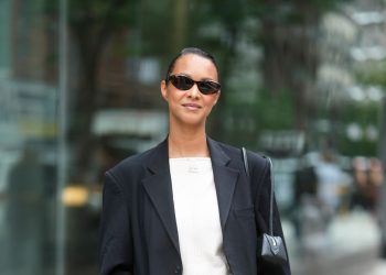 5 Ways to Style A ’60s Shift Dress for Summer