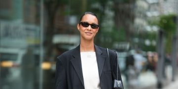 5 Ways to Style A ’60s Shift Dress for Summer