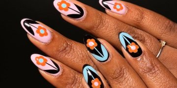 33 Actually Groundbreaking Flower Nail Designs to Wear Right Now