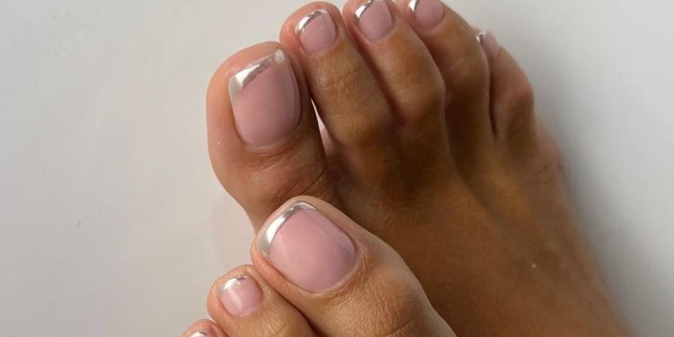The French Pedicure Got a Glamorous Update for Summer 2026