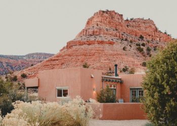 10 Airbnbs Near National Parks, Just in Time for Your Summer Road Trip