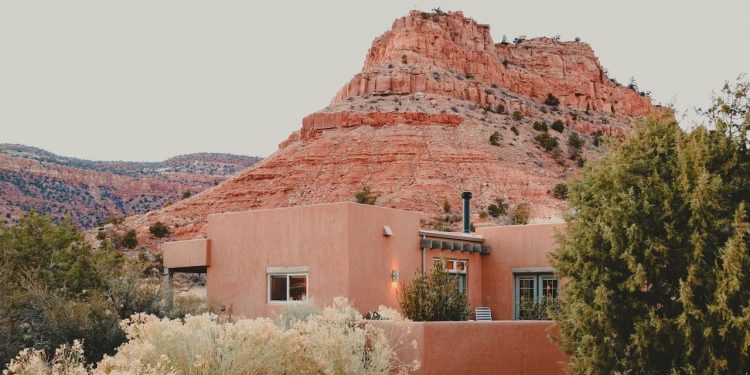 10 Airbnbs Near National Parks, Just in Time for Your Summer Road Trip