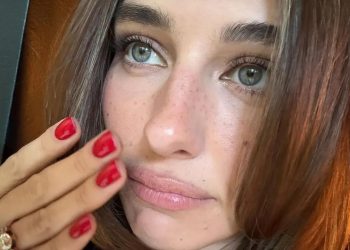 How to Buy an Antique Engagement Ring, Like Devon Lee Carlson and Taylor Swift