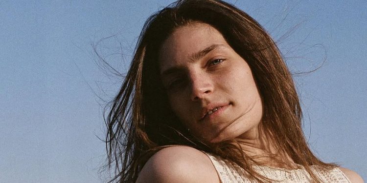 5 Texture Powders That Make Fine Hair Look Fuller