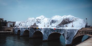 From Paris’s Historic Pont Neuf Bridge, a Dramatic Cave Rises