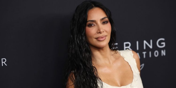 Kim Kardashian’s Spray-Tan Expert Shares Her Tips For Faking a Natural Glow