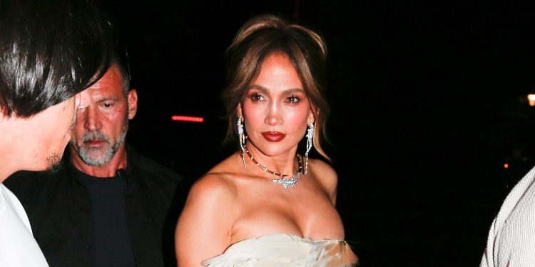 Jennifer Lopez Can’t Stop Wearing the Season’s Most Divisive Shoe