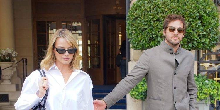 Margot Robbie Chanel-ifies the Casual Date Night Outfit
