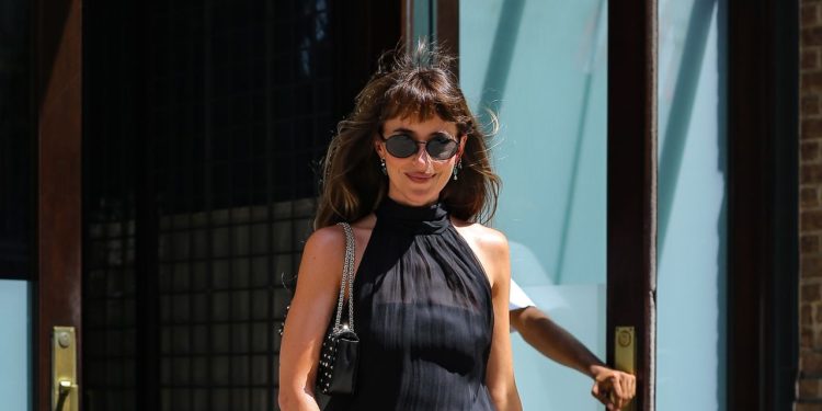Dakota! Gigi! Bradley! The Celebrities Are Heading to Taylor Swift and Travis Kelce’s Wedding