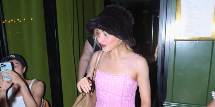 Sabrina Carpenter’s Take on French Girl Fashion Recognizes No Paris Heatwave
