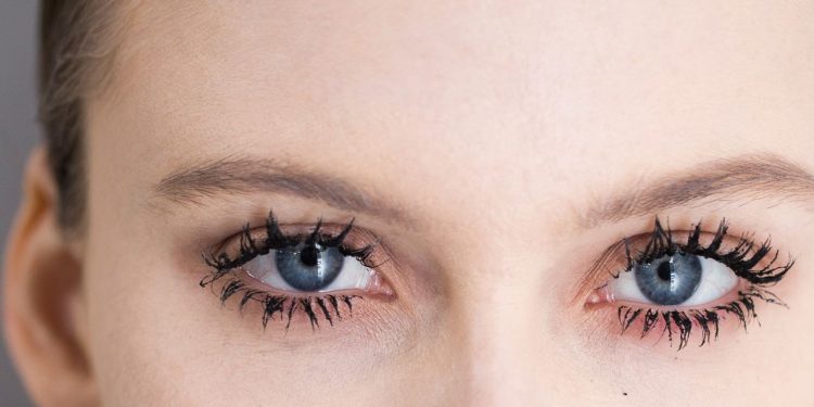 Try the Romantic Wet Lash Look This Summer