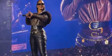 Rihanna Just Marked Her Return to the Stage in Summer’s Most Divisive Trend