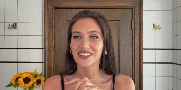 How Sienna Spiro Gets Her ‘Big’ 1960s-Inspired Eyes